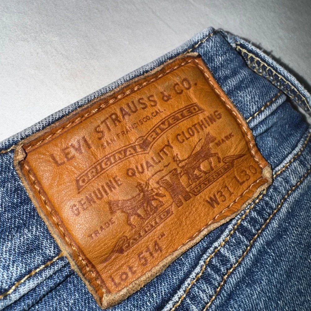 Levis Premium 514 Jeans Mens 31x30 Big E Blue Leather Patch Medium Wash READ!
